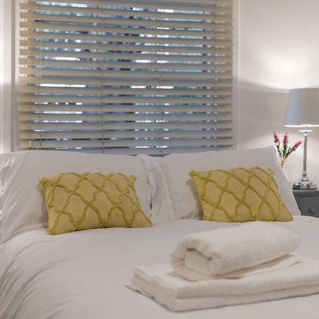 Three-Bedroom Bliss In London Town Zewnętrze zdjęcie