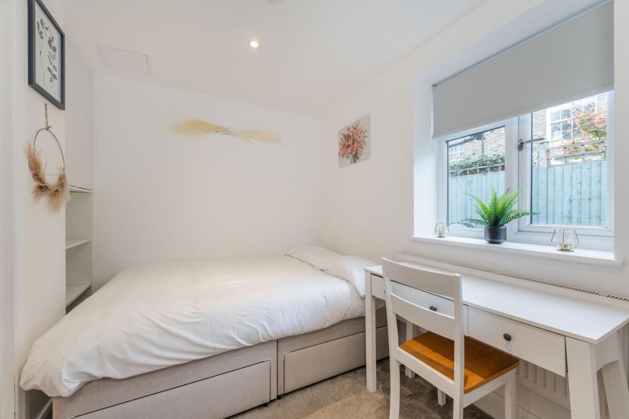 Three-Bedroom Bliss In London Town Zewnętrze zdjęcie