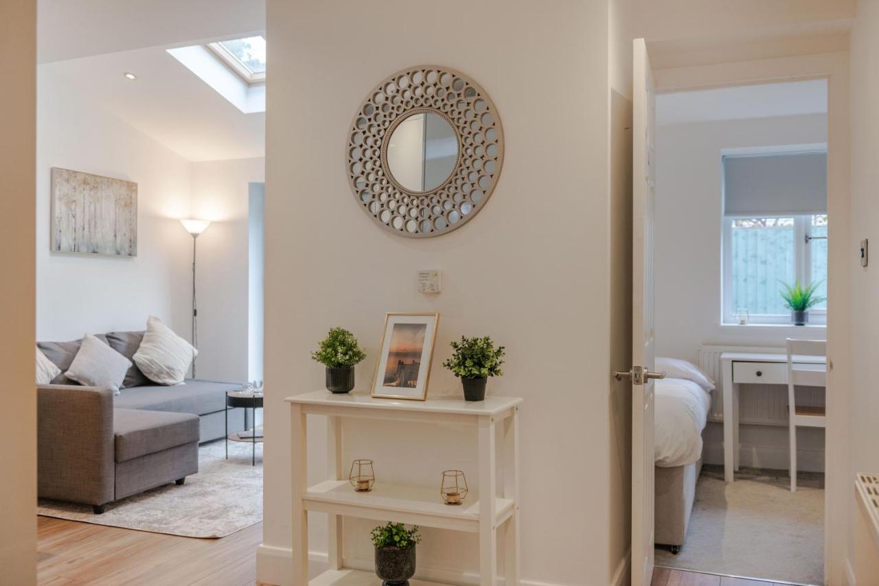 Three-Bedroom Bliss In London Town Zewnętrze zdjęcie