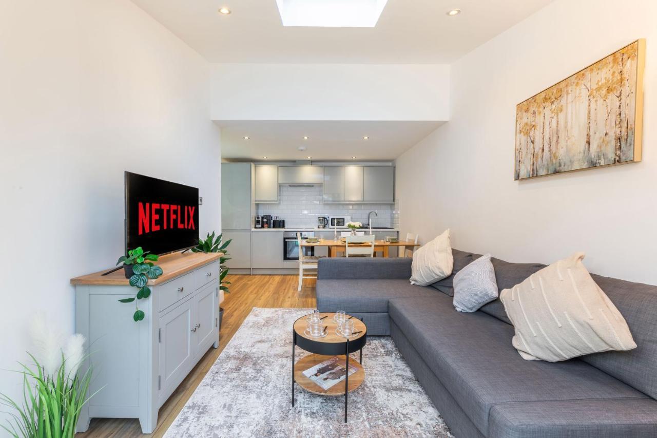 Three-Bedroom Bliss In London Town Zewnętrze zdjęcie